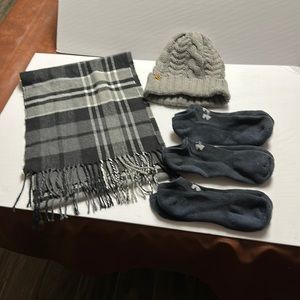 Scarf Old Navy, hat timberland brand, 3 pairs of socks Under Armour brand socks